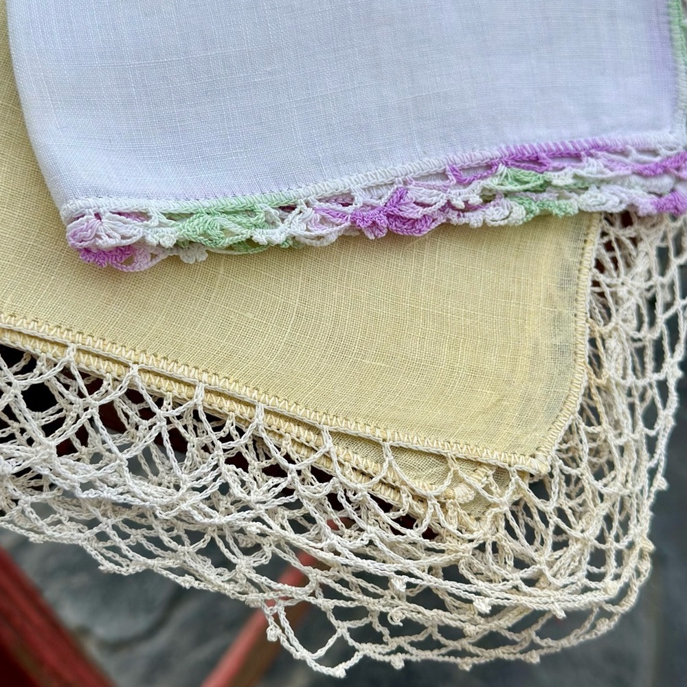 3 Vintage Embroidered Handkerchiefs - Picture 2 of 6